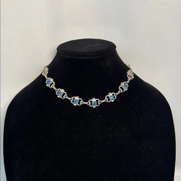 Vintage Silver Toned Choker Necklace Linked Flower Motifs with Blue Rhinestones - Picture 2 of 6